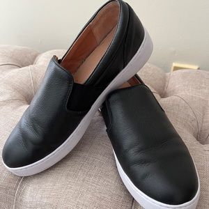 Vionic slip on shoe